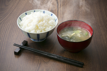 ごはんと味噌汁