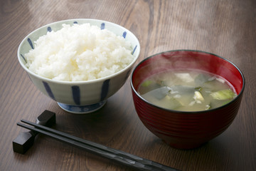 ごはんと味噌汁
