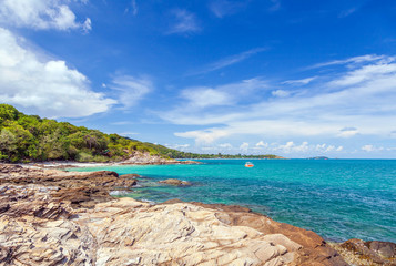 Fototapeta na wymiar Beautiful sea landscape. Koh Samet island in Thailand