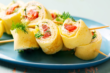  pancakes with cream cheese and salmon