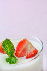 Yogurt with cereals and strawberries