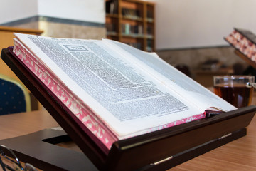 Book of Talmud study, stender Beit Midrash in hebrew