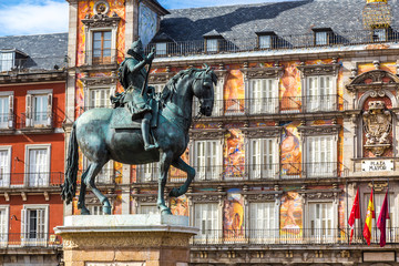 Fototapeta premium Statue of Philip III at Mayor plaza in Madrid