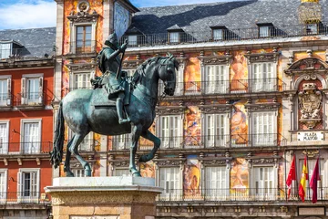 Rolgordijnen Statue of Philip III at Mayor plaza in Madrid © Sergii Figurnyi