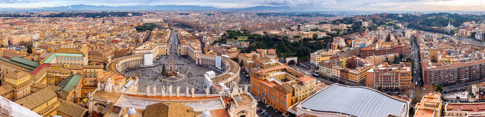 Fototapeta premium Saint Peter's Square in Vatican and aerial view of Rome
