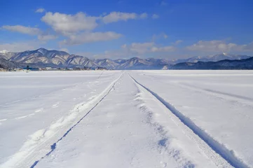 Fotobehang 雪の道 © kelly marken