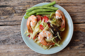 Papaya salad with shrimp