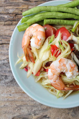 Papaya salad with shrimp
