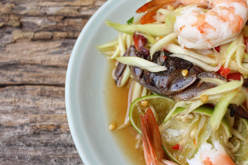 Papaya salad with shrimp