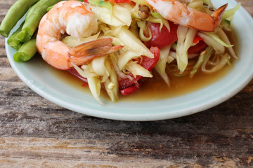 Papaya salad with shrimp
