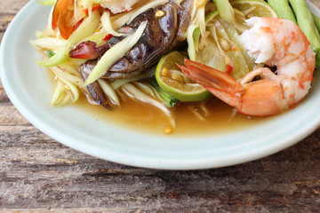 Papaya salad with shrimp
