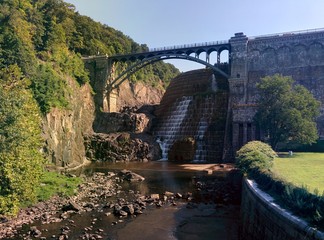 Waterfall on Damn © yo_co