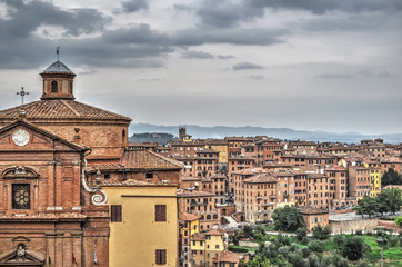 Fototapeta na wymiar Siena on a cloudy day