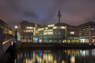 Fototapeta na wymiar Night cityscape on the River Spree in Berlin.