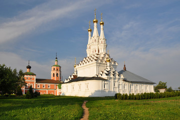 Fototapeta na wymiar Odigitrievsky church in the town of Vyazma