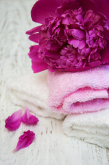 Obraz na płótnie Canvas Peony flowers with massage towels