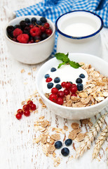 breakfast with fresh berries