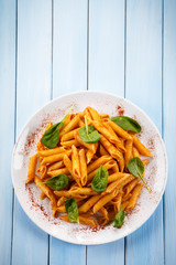 Penne, tomato sauce and vegetables 
