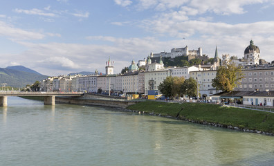 Obraz premium Salzach river, Staatsbrucke bridge and fortress in Salzburg, Austria
