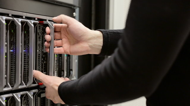 IT consultant removes blade server in datacenter