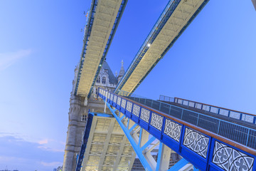 Fototapeta na wymiar The super famous Tower Bridge of London opening