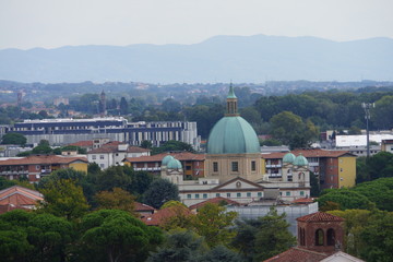 Fototapeta na wymiar Blick vom Torre Guinigi auf Santuario di San Gemma