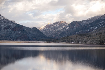 Fototapeta na wymiar mountain reflection winter
