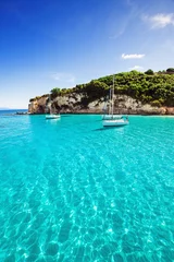 Abwaschbare Fototapete Meer / Ozean Segelboote in einer wunderschönen Bucht, Griechenland