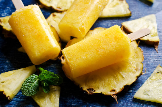 Homemade fruit popsicle - Powered by Adobe