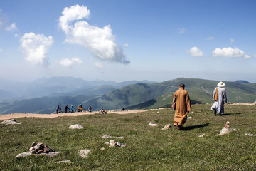 monks walking on Wutaishan/Wutai Mountain in Shanxi province,China - 100875927