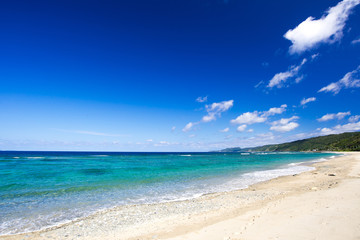 Fototapeta na wymiar 沖縄のビーチ・謝敷の浜 