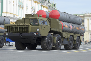 Зенитно-ракетная система С-300ПМ крупным планом на репетиции парада в честь Дня Победы в Санкт-Петербурге