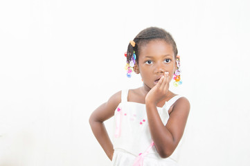 petite fille surprise