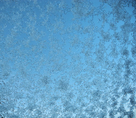 Schneekristalle auf Glasscheibe