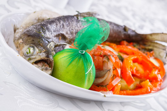 Grilled whole salmon with vegetables
