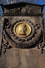Albrecht Dürer Pirckheimer Brunnen Freundschaftsbrunnen Duerer Maler Kunst Künstler Nürnberg Nuernberg Nuremberg Germany Bavaria Sandstein großer Sohn Stadt Maxplatz 90403 