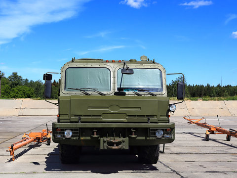 Military  special purpose towing vehicle