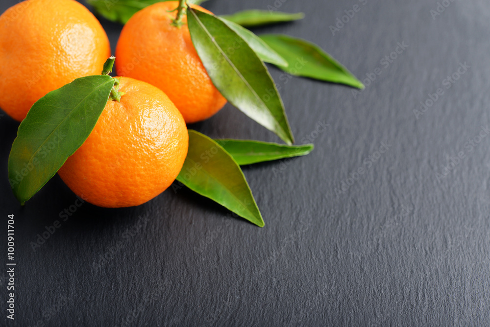 Wall mural Tangerines with leaves