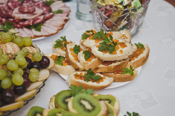 Sandwiches with caviar on the dish 5045.