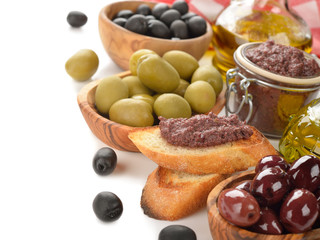Fototapeta na wymiar Tapenade, olives and olive oil