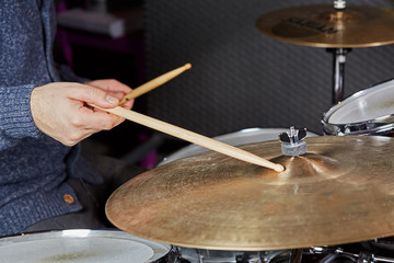 Fototapeta na wymiar Drummer strking the cymbal