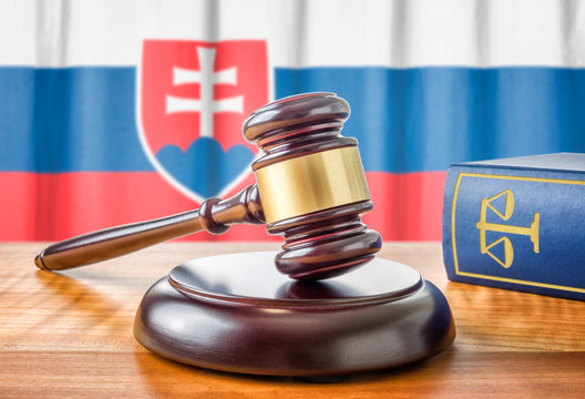Richterhammer und Gesetzbuch - Slowakei