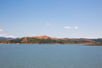 Fototapeta premium Stausee im hochland von Vietnam