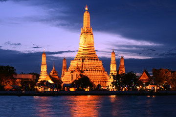 Fototapeta premium Wat Arun Bangkok (Temple of Dawn), Thailand