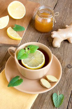 Tea with lemon, ginger, honey and mint
