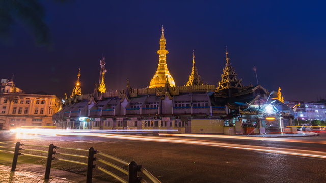 Sule Pagoda at Night Of Yangon, Myanmar (zoom out)