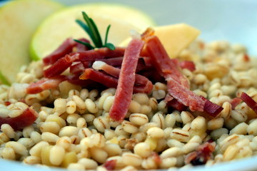 riso d'orzo con mele e speck