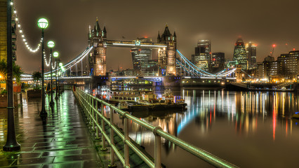 Fototapeta na wymiar Tower Bridge HDR