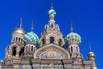 Fototapeta na wymiar Tops of the Orthodox Temple of the Resurrection (Savior-on-Spilled-Blood) in Saint Petersburg.