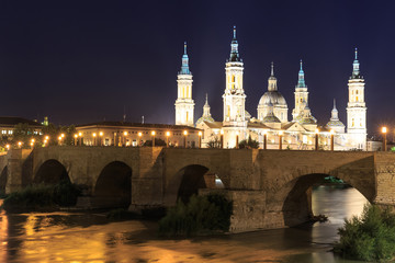 Fototapeta na wymiar Great evening view of the Pilar Cathedral in Zaragoza
